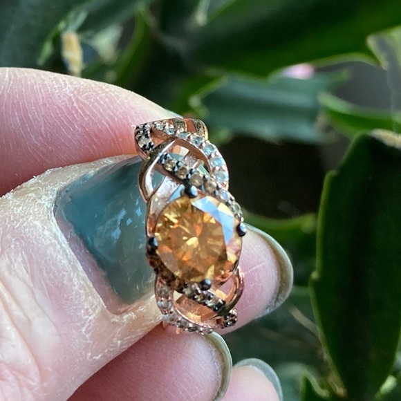 ❤️Gorgeous Rose Gold Tone Fashion CZ ring - Picture 9 of 10